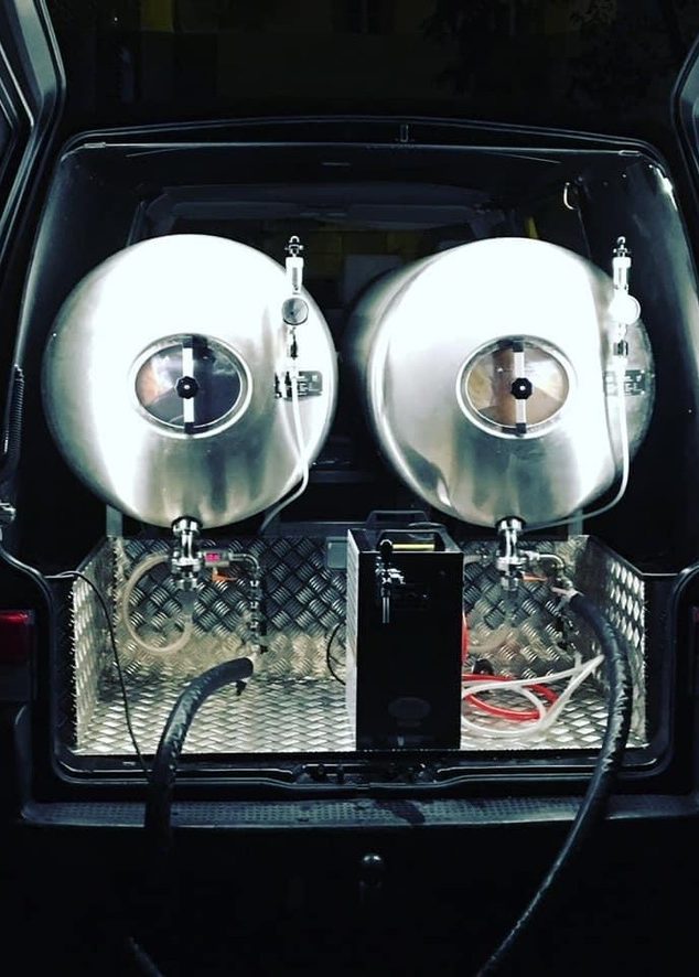 aménagement d'un volkswagen transporter de deux cuves de 2,5HL