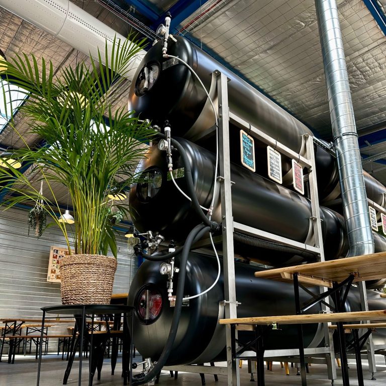 cuve de service dans un brewpub toulousain